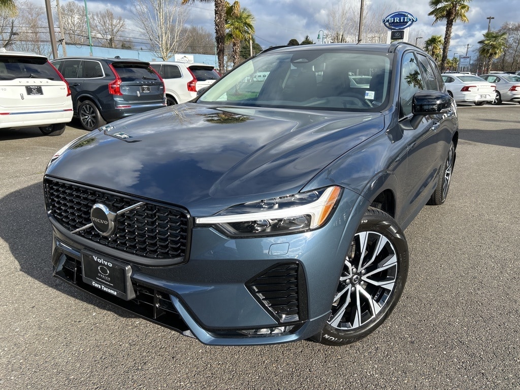 2025 Volvo XC60 Core's photo