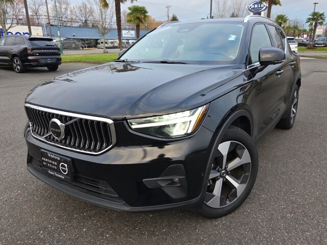 2023 Volvo XC40 B5 Plus Bright Theme SUV