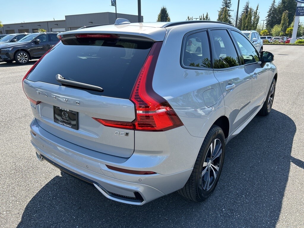 2025 Volvo XC60 B5 Core photo 2