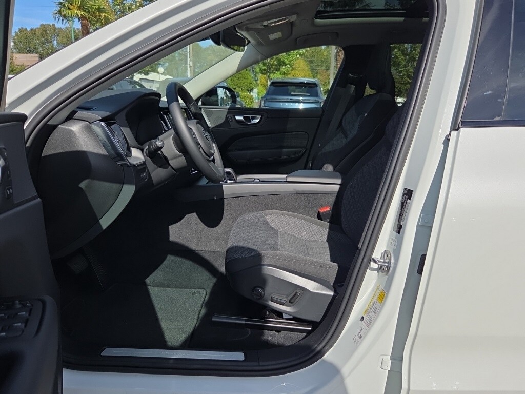 2024 Volvo XC60 Recharge Hybrid photo 4