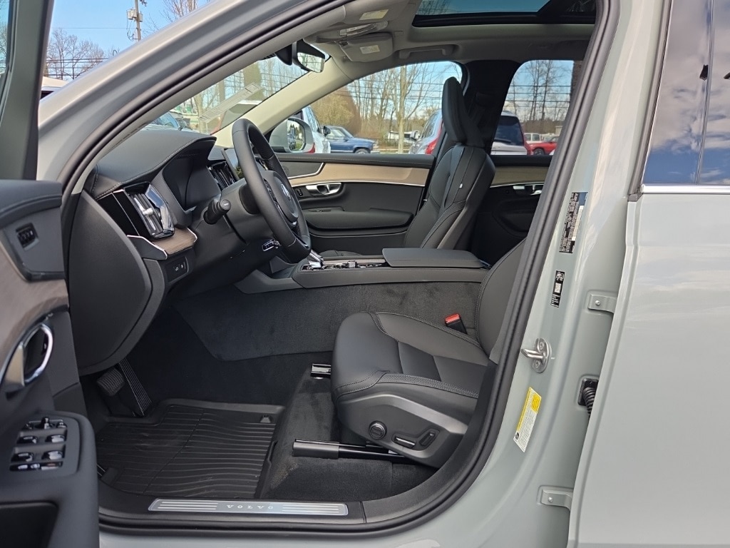 New 2026 Volvo XC90 plug-in hybrid T8 Plus 7-Seater SUV