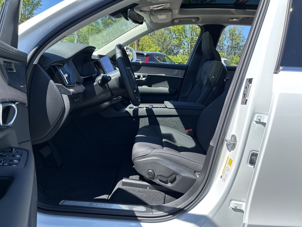 New 2025 Volvo XC90 plug-in hybrid T8 (2025.5) Plus 7-Seater SUV