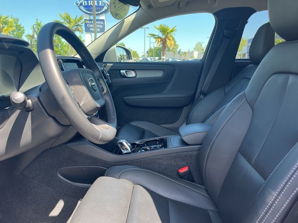 Used 2025 Volvo XC40 B5 Plus Bright Theme SUV