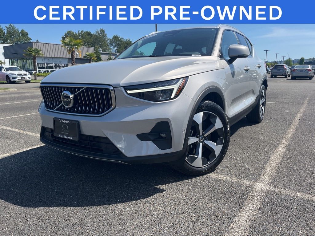 2025 Volvo XC40 B5 Plus Bright AWD's photo