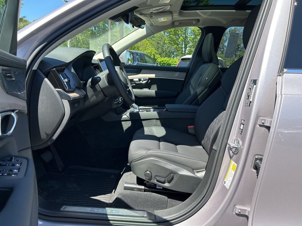 2026 Volvo XC90 B5 Plus photo 4