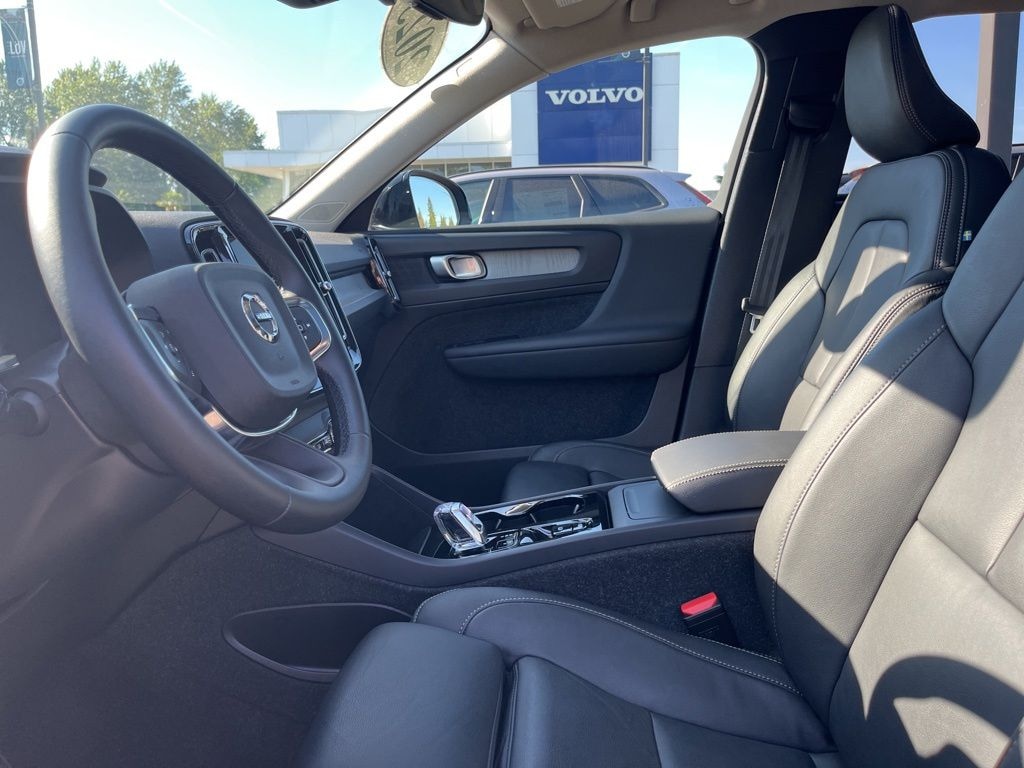 Certified 2025 Volvo XC40 B5 Plus Bright Theme SUV