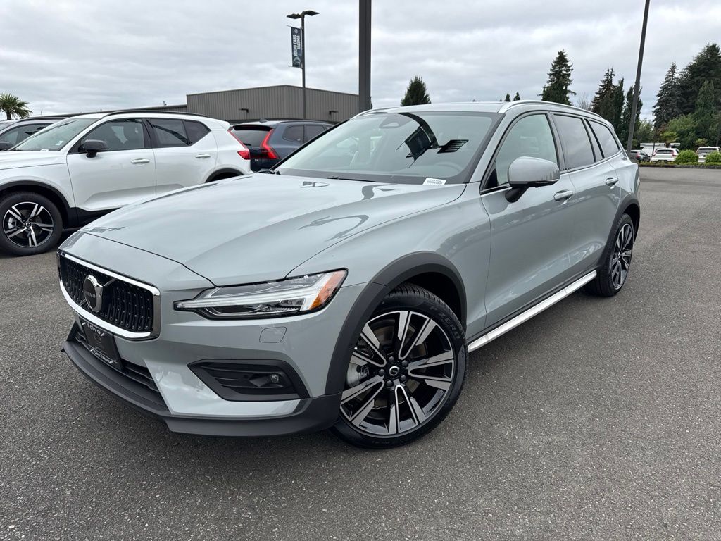 2026 Volvo V60 Cross Country B5 Ultra AWD's photo