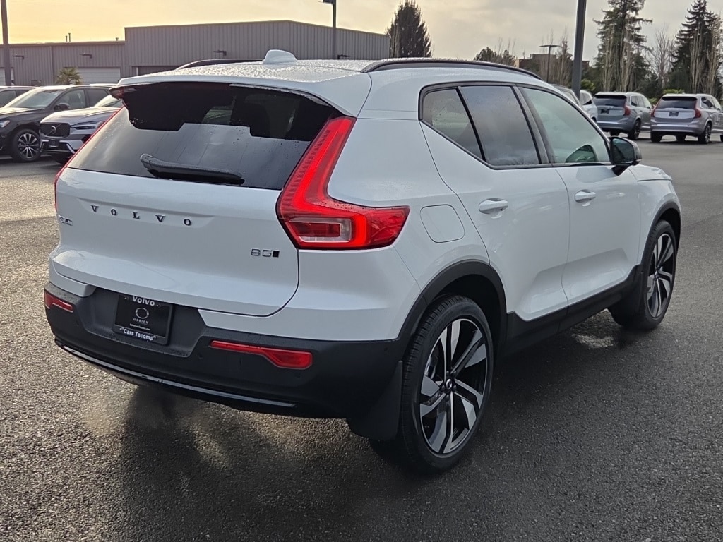 New 2026 Volvo XC40 B5 Ultra SUV