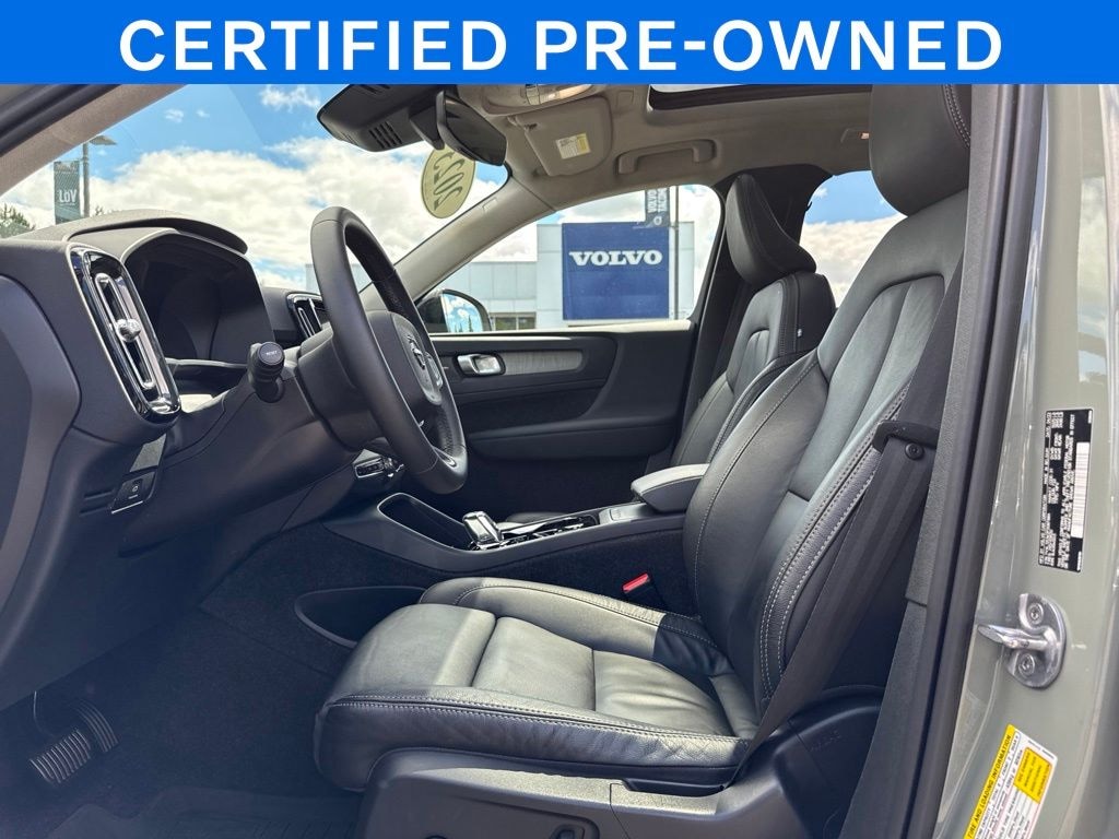 Used 2023 Volvo XC40 B5 Plus Dark Theme SUV