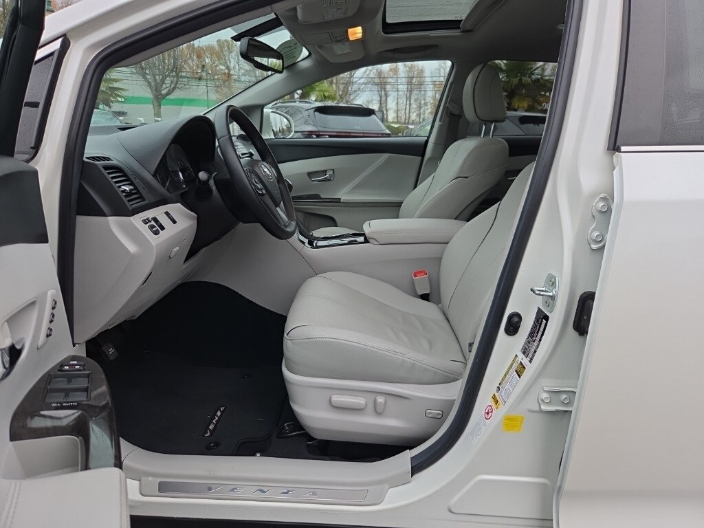 2015 Toyota Venza XLE photo 4