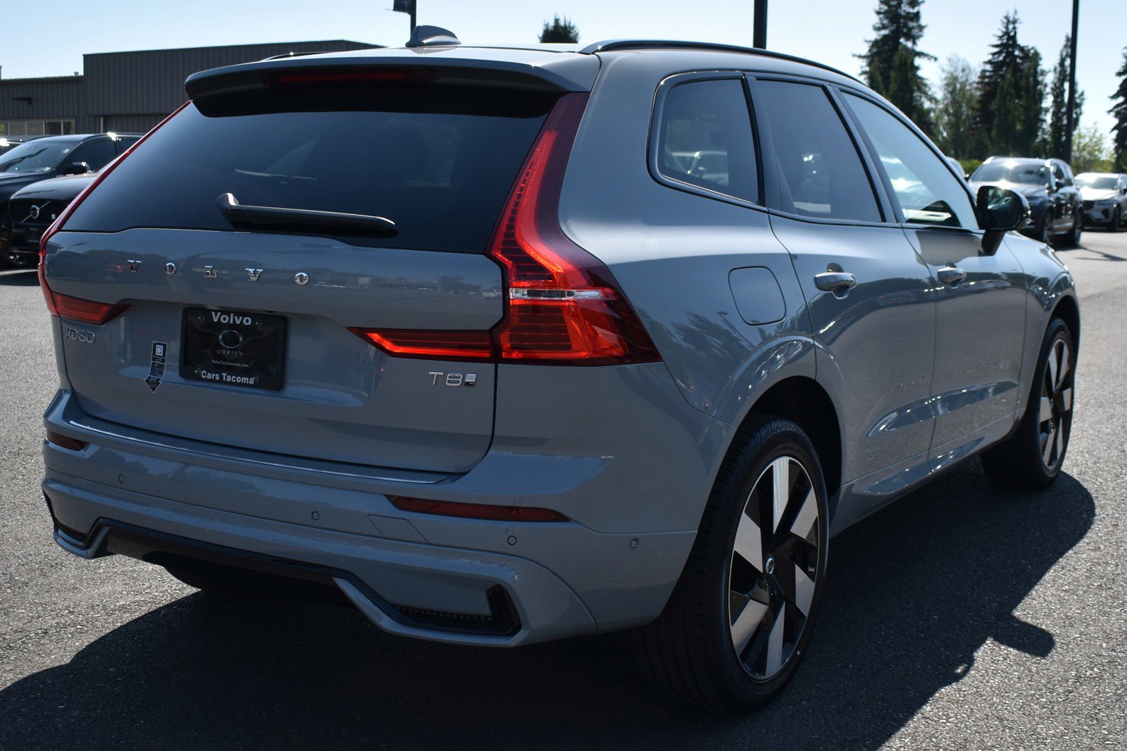 2025 Volvo XC60 T8 Plus photo 2