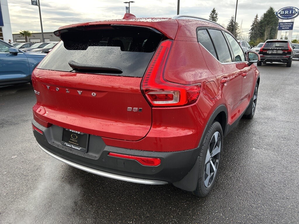 2025 Volvo XC40 Core photo 2