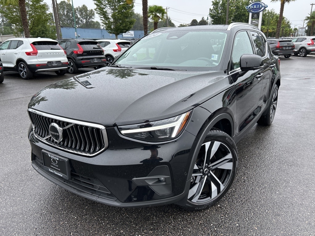 2024 Volvo XC40 B5 Plus Bright Theme