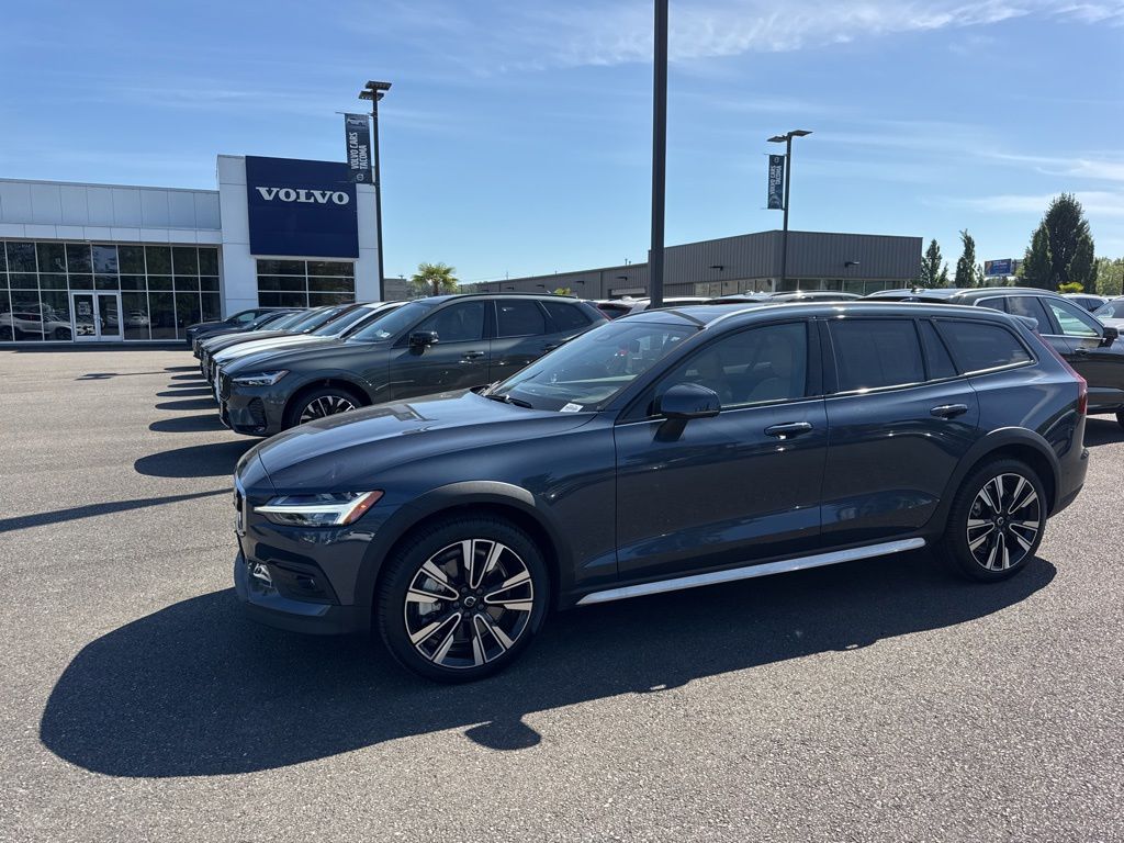 2026 Volvo V60 Cross Country B5 Ultra AWD's photo