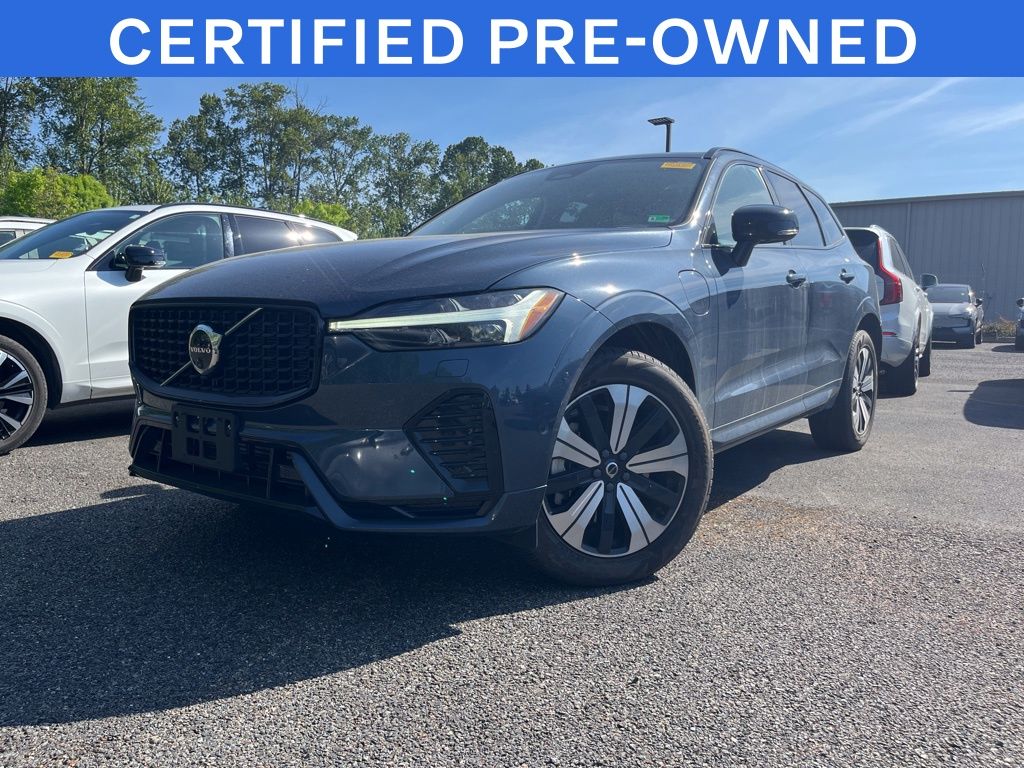 2025 Volvo XC60 T8 Plus Dark AWD's photo