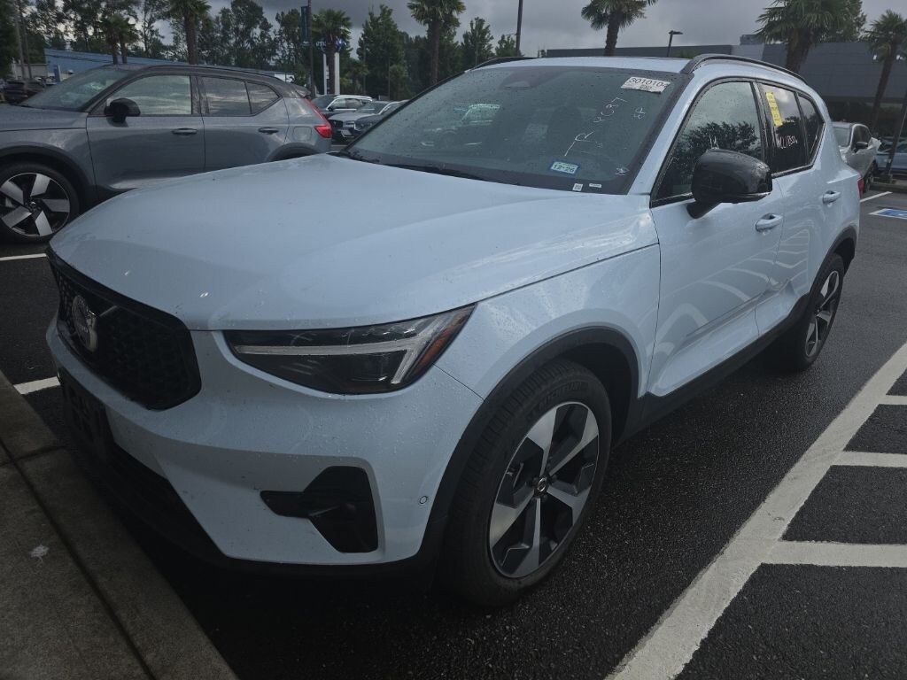 Used 2026 Volvo XC40 B5 Plus SUV