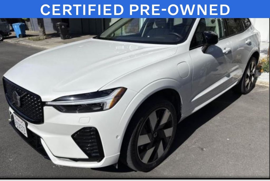 2024 Volvo XC60 T8 Plus Dark Theme AWD's photo