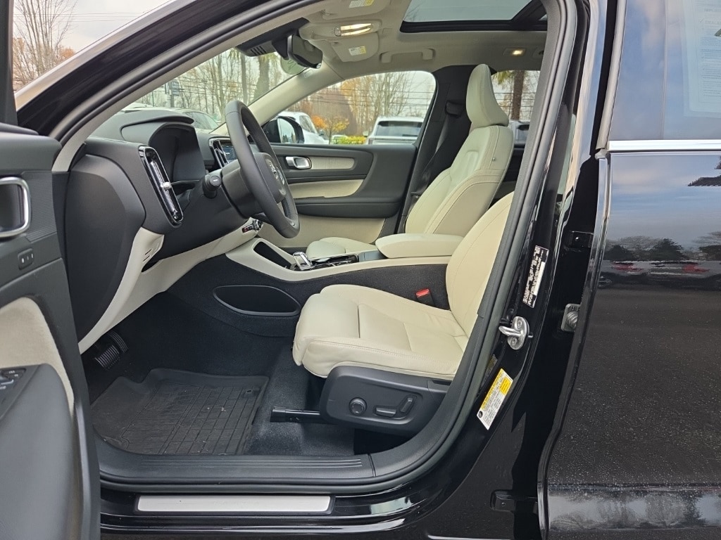 Certified 2023 Volvo XC40 B5 Plus Bright Theme SUV