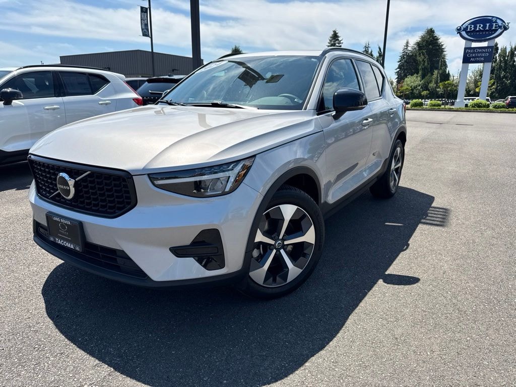 Used 2024 Volvo XC40 B5 Core SUV