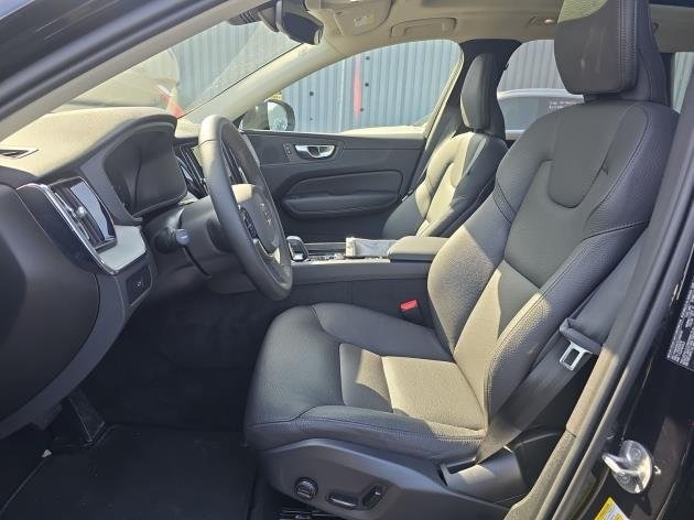 2025 Volvo XC60 Plus