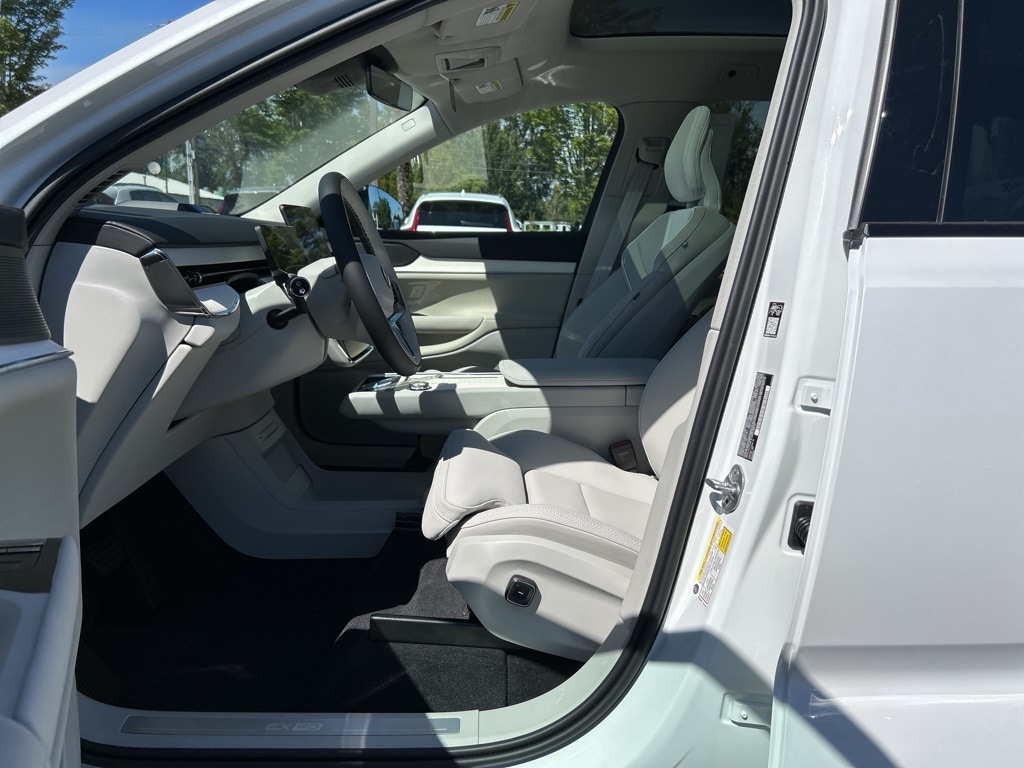 2025 Volvo EX90 Plus - Photo 4