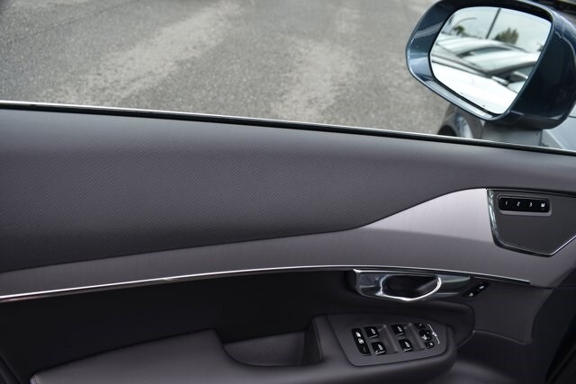 2025 Volvo XC90 B5 Core photo 3