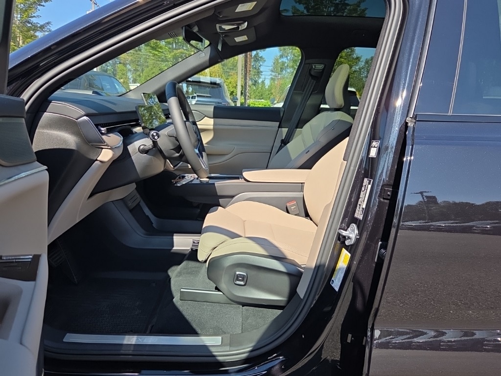 New 2025 Volvo EX90 Twin Motor Performance Plus 7-Seater SUV