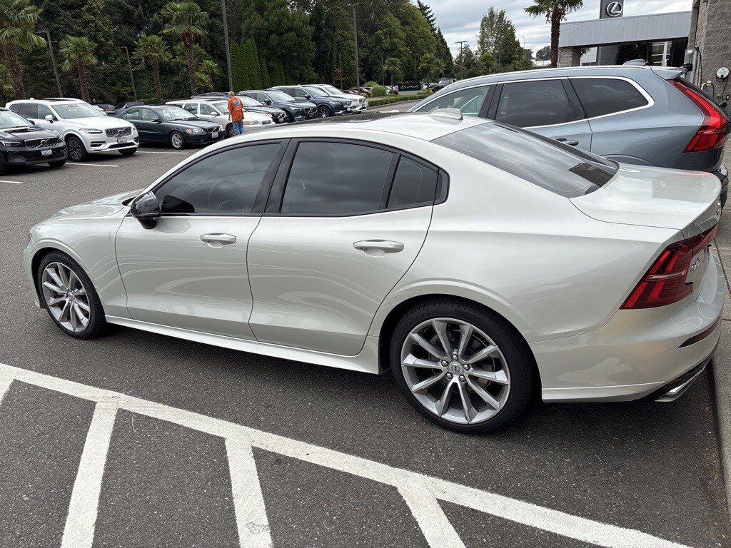 2021 Volvo S60 T5 Momentum photo 4