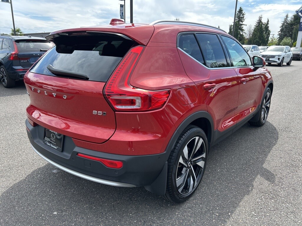 2024 Volvo XC40 Plus photo 2