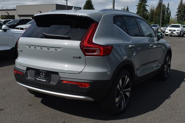 2025 Volvo XC40 Plus photo 2