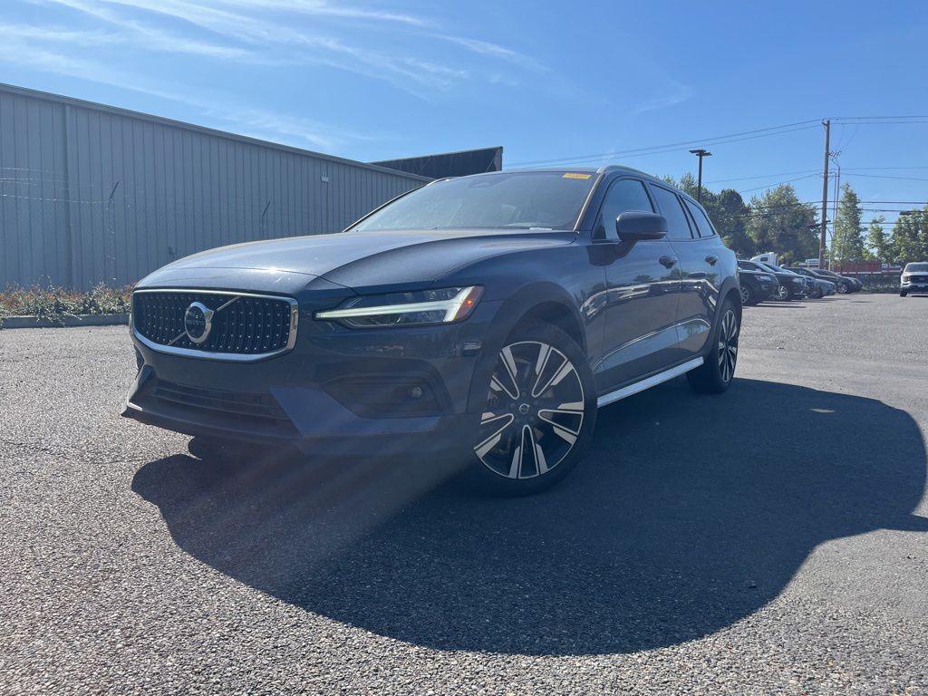 2026 Volvo V60 Cross Country B5 Ultra AWD's photo