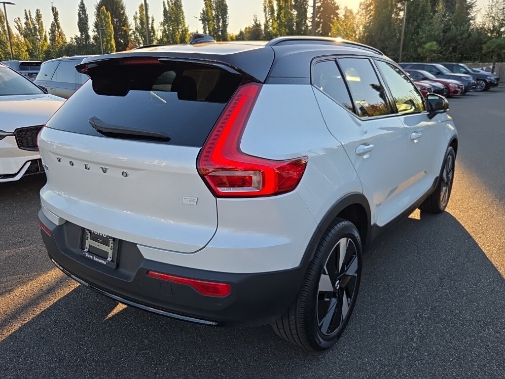 2024 Volvo XC40 Recharge Twin Core photo 2