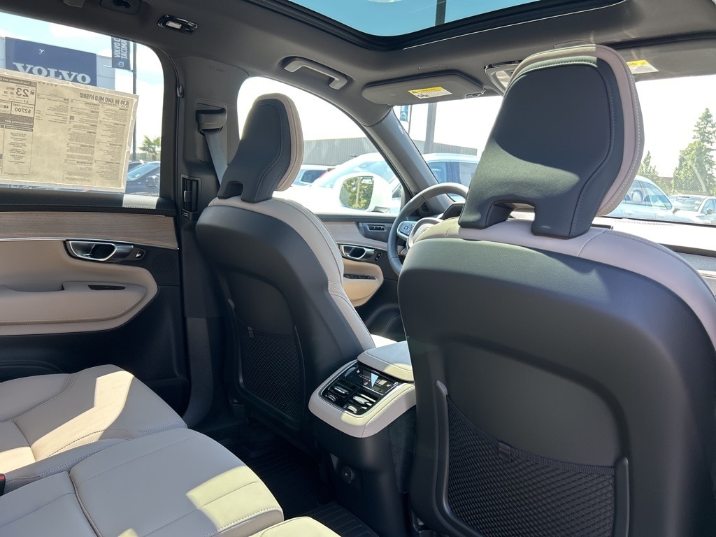 2026 Volvo XC90 Plus - Photo 8
