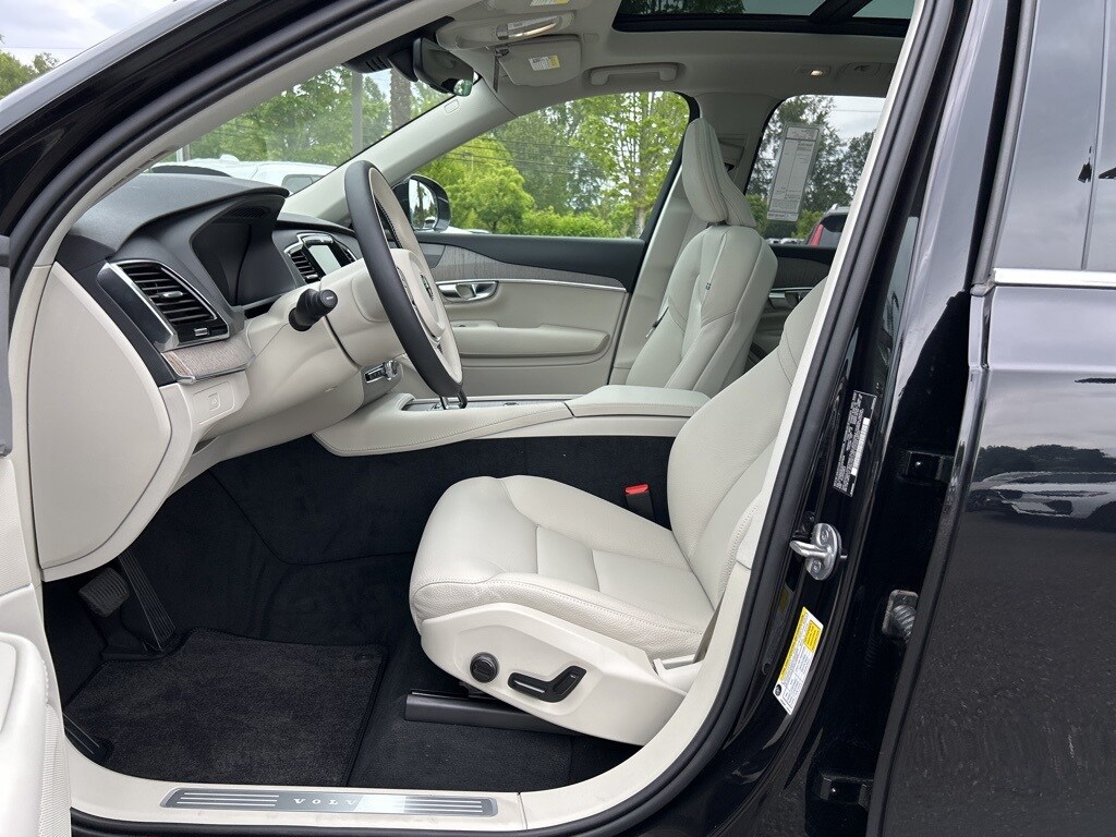 2025 Volvo XC90 Plus photo 4