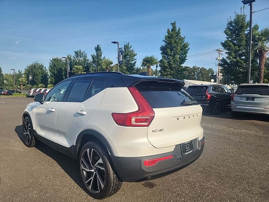 Used 2022 Volvo XC40 R-Design SUV