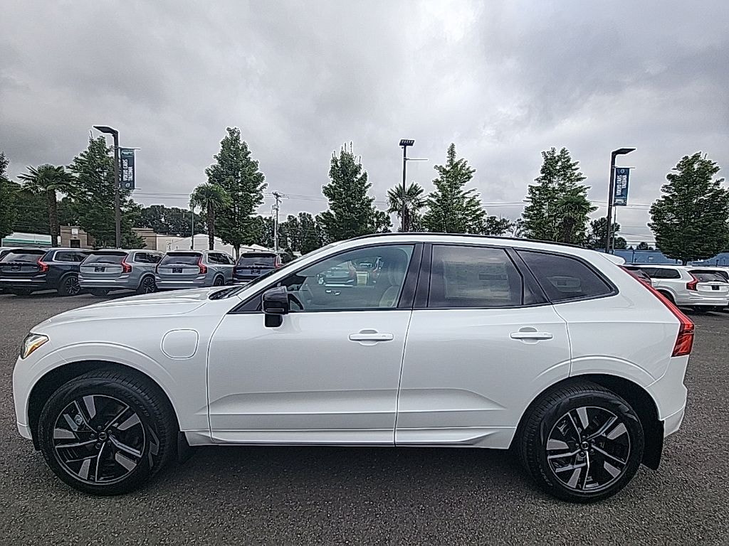 New 2026 Volvo XC60 plug-in hybrid T8 Core SUV