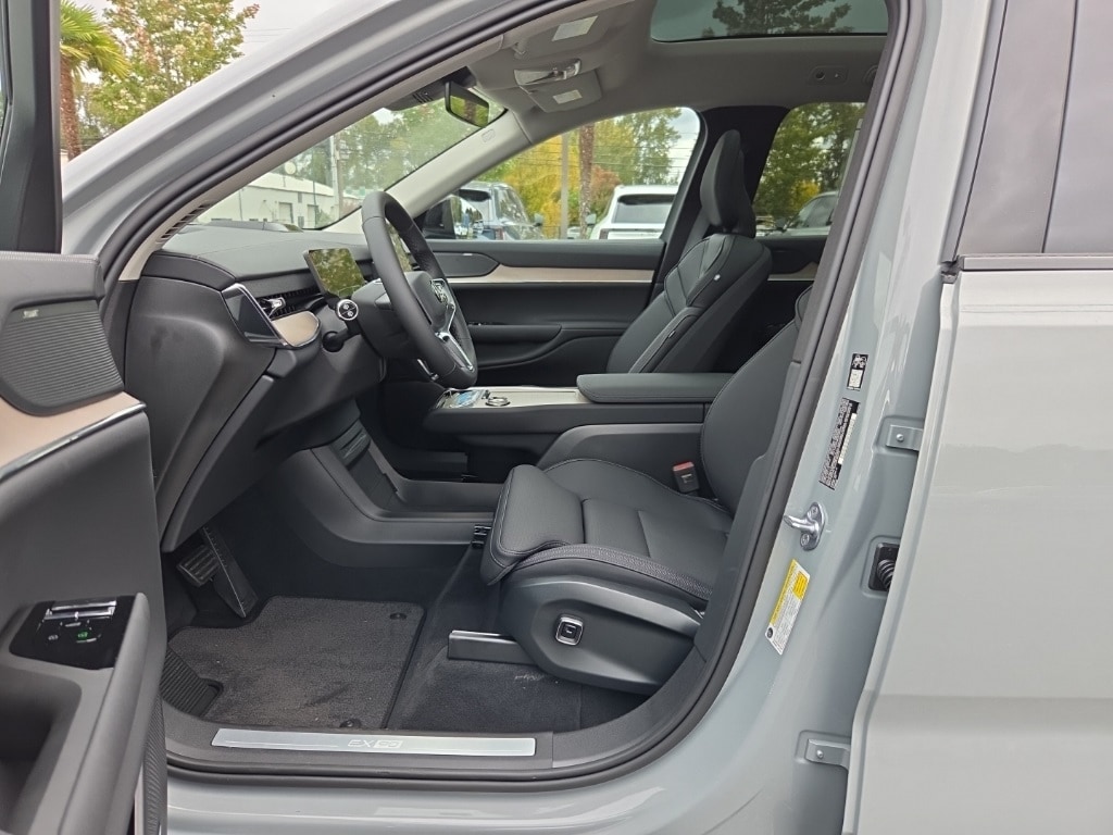 New 2025 Volvo EX90 Twin Motor Plus 7-Seater SUV