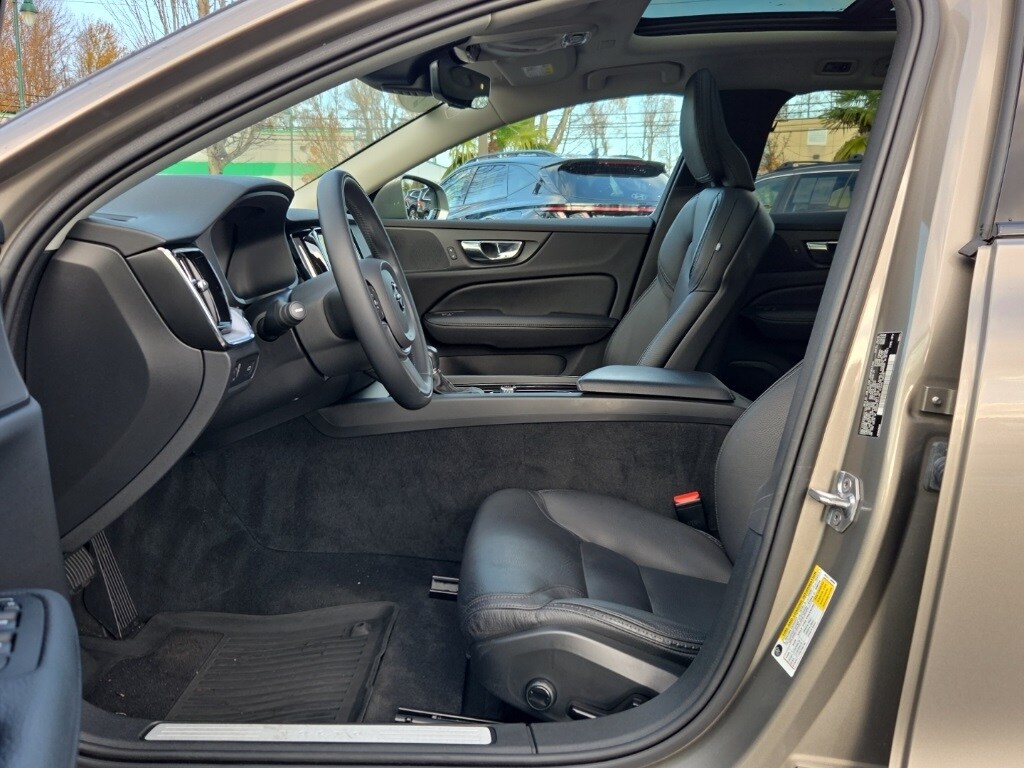 2020 Volvo V60 Cross Country T5 photo 4