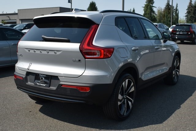 2025 Volvo XC40 Plus photo 2