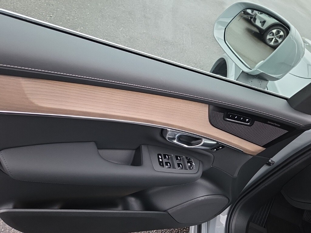 New 2026 Volvo XC90 plug-in hybrid T8 Plus 7-Seater SUV