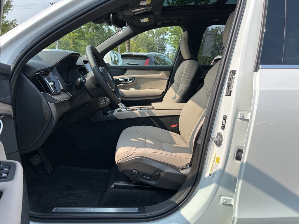 2026 Volvo XC90 Plus photo 4