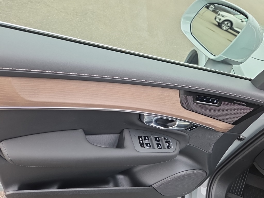 New 2026 Volvo XC90 plug-in hybrid T8 Plus 7-Seater SUV