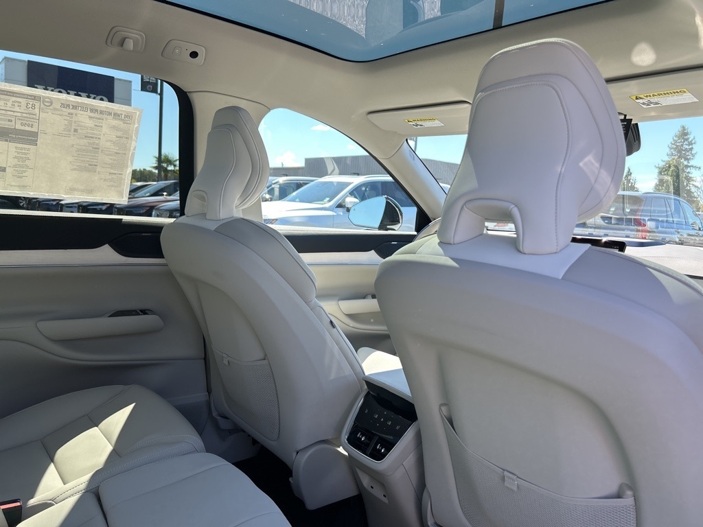 2025 Volvo EX90 Plus - Photo 8