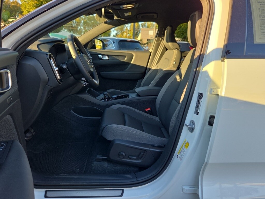 2024 Volvo XC40 Recharge Twin Core photo 4