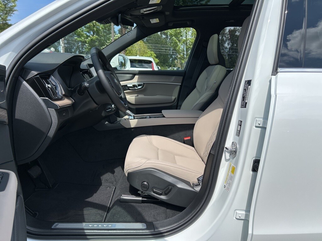 2026 Volvo XC90 Plus photo 4