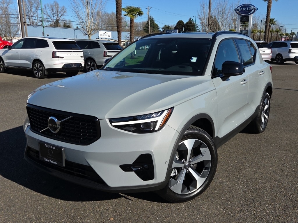 2026 Volvo XC40 B5 Plus Dark AWD's photo