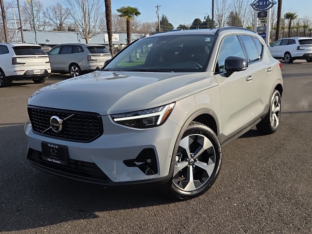 2026 Volvo XC40 B5 Plus Dark AWD's photo