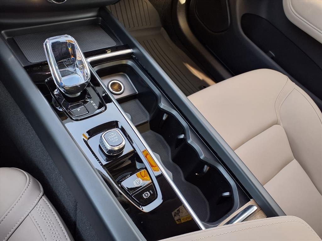 2026 Volvo XC60 Plus - Photo 14