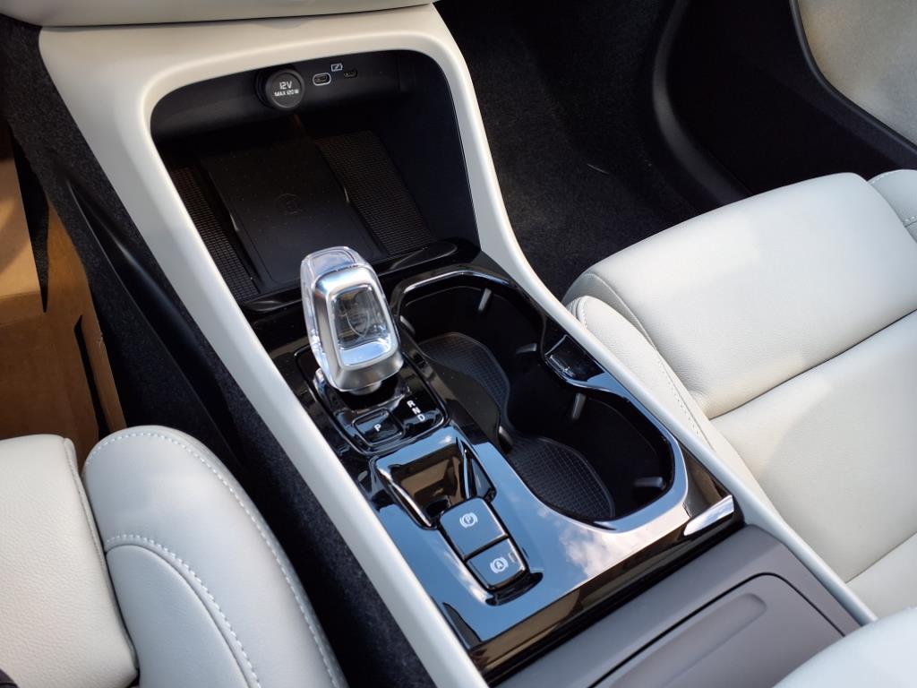 2026 Volvo XC40 Plus - Photo 14