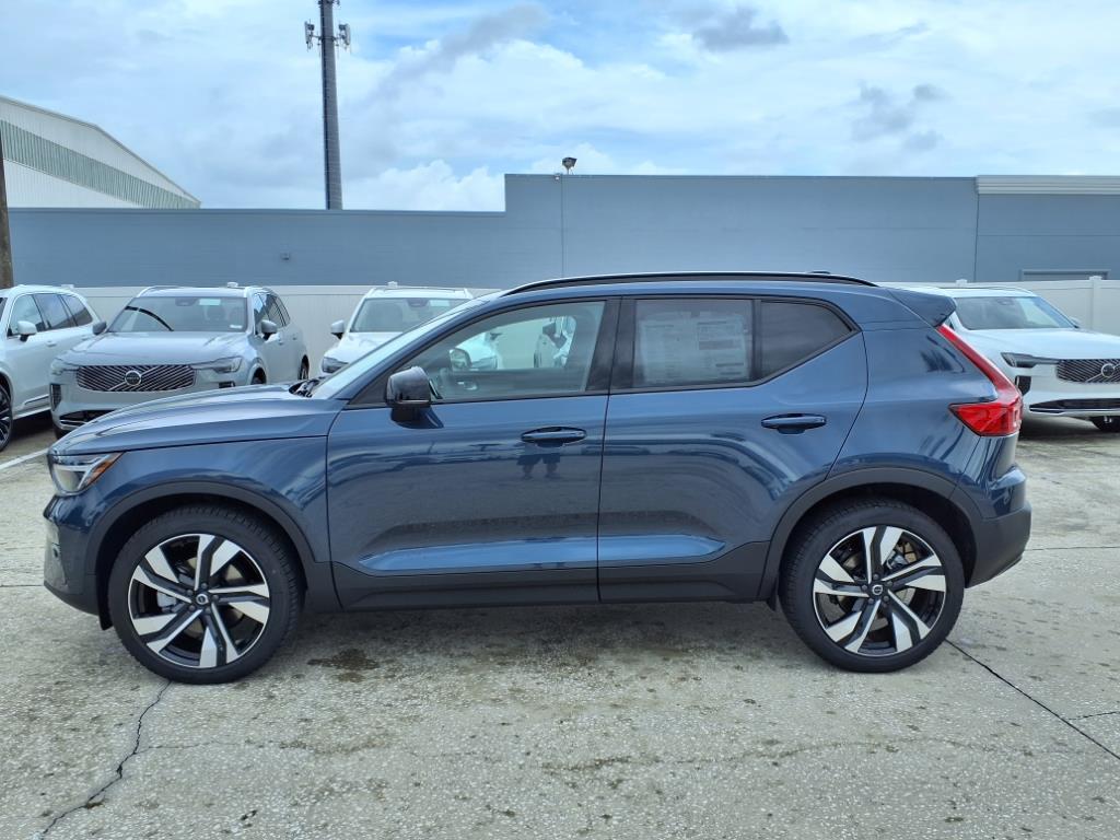 2026 Volvo XC40 Plus photo 3